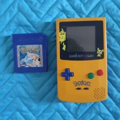 Vendora Gameboy Color Pikachu Edition με Pokémon Blue -vintage object shop 05335311f6ee0e6da636fc7ce0cf9a2660428845 xl