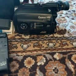 Vendora βιντεοκάμερα JVC COMPACT GR-Ax200 μαζί με 3 Battery ,φορτιστή και 3 κασέτες δώρο. -vintage object shop 06a7fcba73568b6c712a4c85eefbfe3f176e217f xl