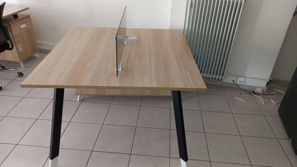 Vendora ΠΩΛΟΎΝΤΑΙ 7 Γραφεία δύο θέσεων εργασίας, 4 Γραφεία μιας θέσης εργασίας και 19 καρέκλες. Πωλούνται μαζί ή ξεχωριστά και βρίσκονται σε άριστη κατάσταση Για τιμή και πληροφορίες παρακαλώ επικοινωνήστε. 6 Vendora ΠΩΛΟΎΝΤΑΙ 7 Γραφεία δύο θέσεων εργασίας, 4 Γραφεία μιας θέσης εργασίας και 19 καρέκλες. Πωλούνται μαζί ή ξεχωριστά και βρίσκονται σε άριστη κατάσταση Για τιμή και πληροφορίες παρακαλώ επικοινωνήστε. - Image 4