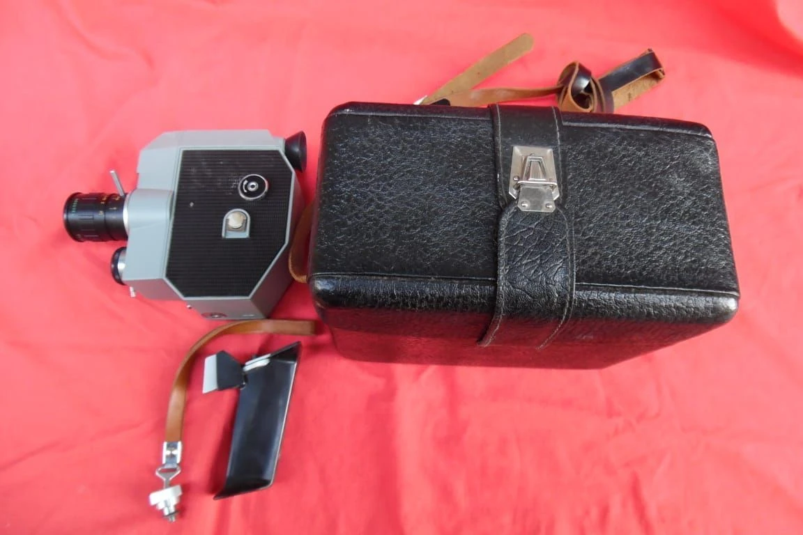 Vendora Παλιά κάμερα λήψης Kbapu QUARZ 5 8mm της δεκαετίας του '60. 4 Vendora Παλιά κάμερα λήψης Kbapu QUARZ 5 8mm της δεκαετίας του '60. - Image 2