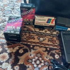 Vendora βιντεοκάμερα JVC COMPACT GR-Ax200 μαζί με 3 Battery ,φορτιστή και 3 κασέτες δώρο. -vintage object shop 1164005066af71c293b70e8b39020f76f226621b xl