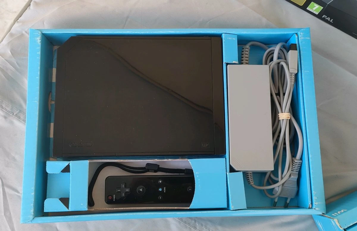 Vendora Nintendo Wii 128gb Black στο κουτί του με 52 παιχνίδια. 5 Vendora Nintendo Wii 128gb Black στο κουτί του με 52 παιχνίδια. - Image 3