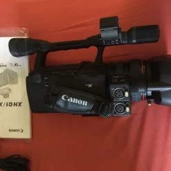 Vendora Camera Canon HDV σχεδόν αχρησιμοποίητη. η κάμερα πρακτικά είναι καινούργια αφού δεν έχει χρησιμοποιηθεί ποτέ. υπάρχουν όλα τα εξαρτήματα και η αυθεντική της Samsonite τσάντα. 18 Vendora Camera Canon HDV σχεδόν αχρησιμοποίητη. η κάμερα πρακτικά είναι καινούργια αφού δεν έχει χρησιμοποιηθεί ποτέ. υπάρχουν όλα τα εξαρτήματα και η αυθεντική της Samsonite τσάντα. -vintage object shop 1254424d46f540953ab1ea50dd83f75fbc6476c5 xl