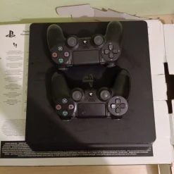 Vendora Sony PlayStation 4 Slim 500GB [Άριστη Κατάσταση] με 2 χειριστήρια,με όλα τα καλώδια και + 9 παιχνίδια -vintage object shop 1b0c2b9e42cb7b360e47fe44fe20515f9fe47138 xl
