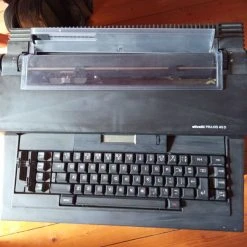 Vendora Oliveti Praxis 45d γραφομηχανη