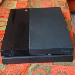 Vendora Ps4 με δύο χειριστήρια το ένα δεν είναι Official και βάση φόρτισης. -vintage object shop 32c5e8fbdc606a9836c8817ce2fb83379c8aa6c1 xl