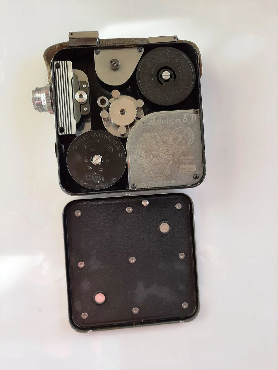 Vendora ΚΑΜΕΡΑ ΛΗΨΗΣ-ΠΡΟΒΟΛΗΣ ADMIRA VINTAGE ΑΠΟ ΤΙΣ ΑΡΧΕΣ ΤΟΥ 20 ΑΙΩΝΑ. ΣΠΑΝΙΟ ΚΟΜΜΑΤΙ, ΚΑΙ ΣΕ ΠΟΛΥ ΚΑΛΗ ΚΑΤΑΣΤΑΣΗ. ΜΕ ΟΛΑ ΤΑ ΕΞΑΡΤΗΜΑΤΑ. 3 Vendora ΚΑΜΕΡΑ ΛΗΨΗΣ-ΠΡΟΒΟΛΗΣ ADMIRA VINTAGE ΑΠΟ ΤΙΣ ΑΡΧΕΣ ΤΟΥ 20 ΑΙΩΝΑ. ΣΠΑΝΙΟ ΚΟΜΜΑΤΙ, ΚΑΙ ΣΕ ΠΟΛΥ ΚΑΛΗ ΚΑΤΑΣΤΑΣΗ. ΜΕ ΟΛΑ ΤΑ ΕΞΑΡΤΗΜΑΤΑ.