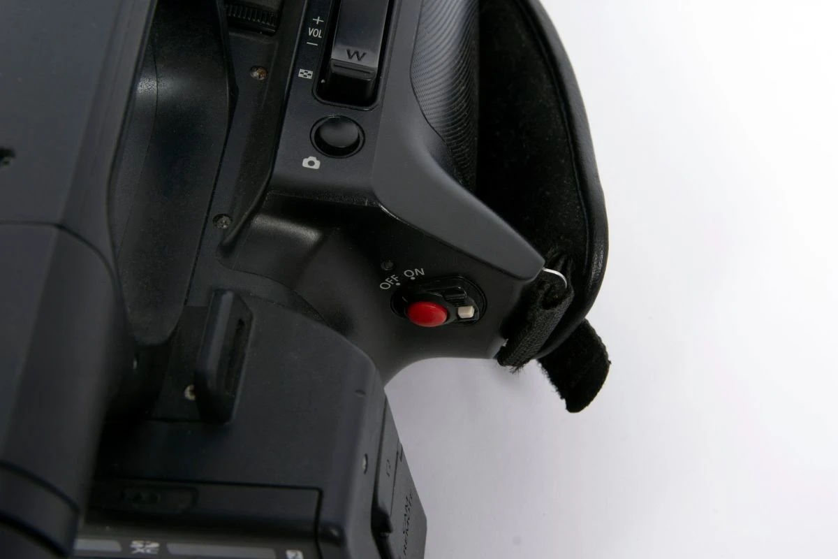 Vendora Επαγγελματική βιντεοκάμερα Panasonic AG-AC90 FullHD 3MOS BSI Sensor 6 Vendora Επαγγελματική βιντεοκάμερα Panasonic AG-AC90 FullHD 3MOS BSI Sensor - Image 4