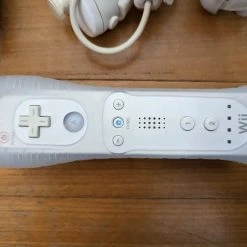 Vendora Nintendo Wii Με 3 χειριστήρια και περασμένα παιχνίδια 13 Vendora Nintendo Wii Με 3 χειριστήρια και περασμένα παιχνίδια -vintage object shop 3bb5e79351702f4f01bb9a48e87d7f7b448b188d xl