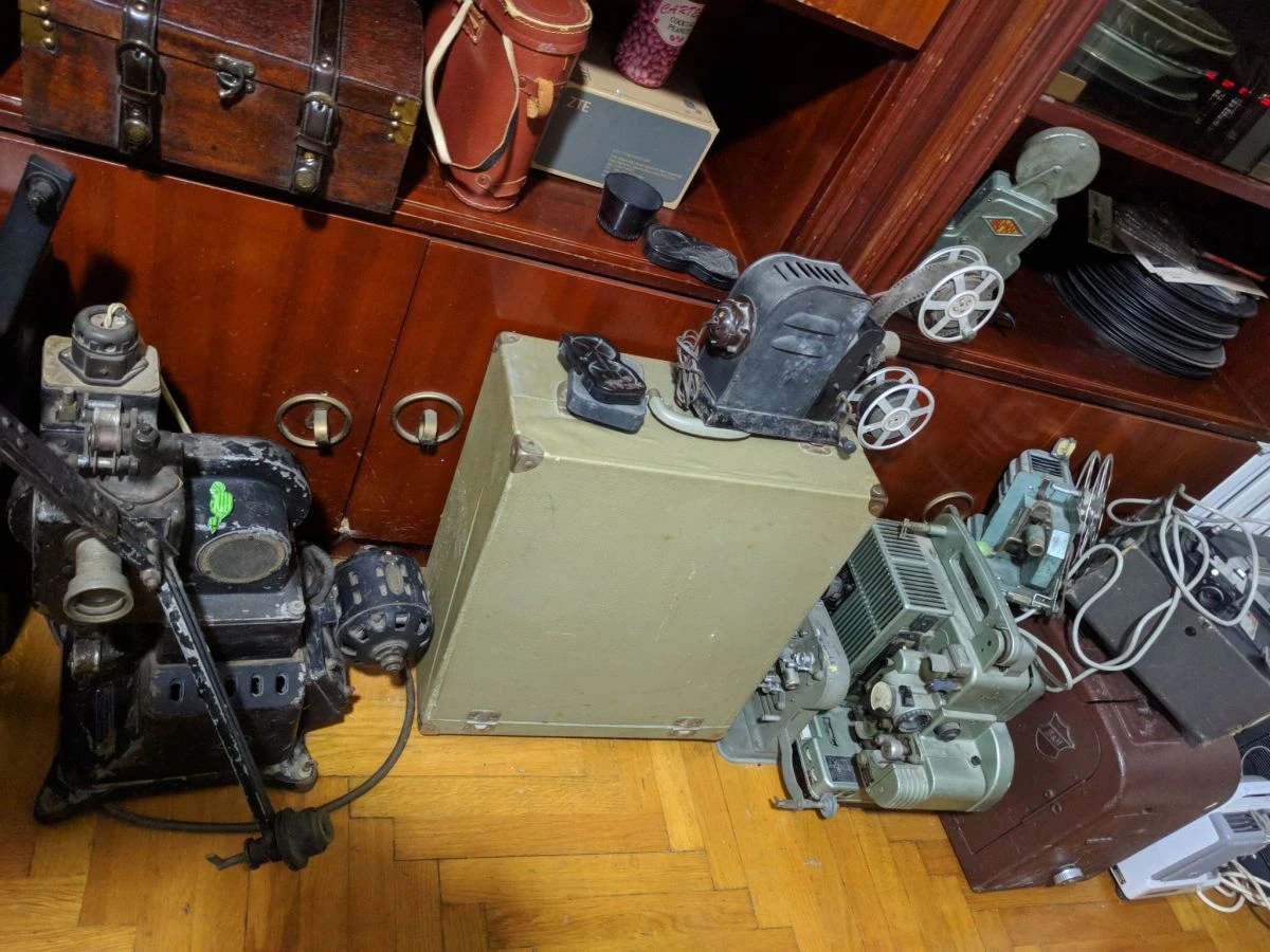 Vendora Συλλογή από 30 παλιές κινηματογραφικές μηχανές 3 Vendora Συλλογή από 30 παλιές κινηματογραφικές μηχανές