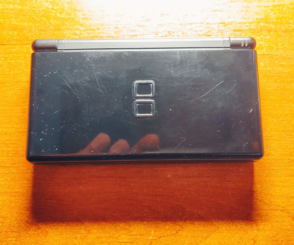 Vendora Nintendo DS Lite σε πολύ καλή κατάσταση Δώρο ΜARIO PARTY 3 Vendora Nintendo DS Lite σε πολύ καλή κατάσταση Δώρο ΜARIO PARTY