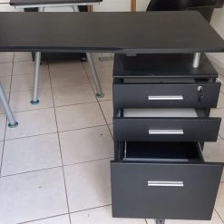 Vendora ΠΩΛΟΎΝΤΑΙ 7 Γραφεία δύο θέσεων εργασίας, 4 Γραφεία μιας θέσης εργασίας και 19 καρέκλες. Πωλούνται μαζί ή ξεχωριστά και βρίσκονται σε άριστη κατάσταση Για τιμή και πληροφορίες παρακαλώ επικοινωνήστε. 18 Vendora ΠΩΛΟΎΝΤΑΙ 7 Γραφεία δύο θέσεων εργασίας, 4 Γραφεία μιας θέσης εργασίας και 19 καρέκλες. Πωλούνται μαζί ή ξεχωριστά και βρίσκονται σε άριστη κατάσταση Για τιμή και πληροφορίες παρακαλώ επικοινωνήστε. -vintage object shop 44c2c0de033504386f4a47e10df16987fdffaed1 xl