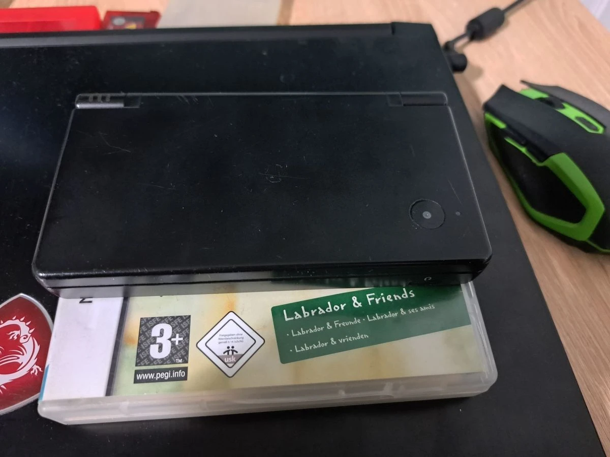 Vendora Nintendo Dsi Black με 1 παιχνίδι. 3 Vendora Nintendo Dsi Black με 1 παιχνίδι.