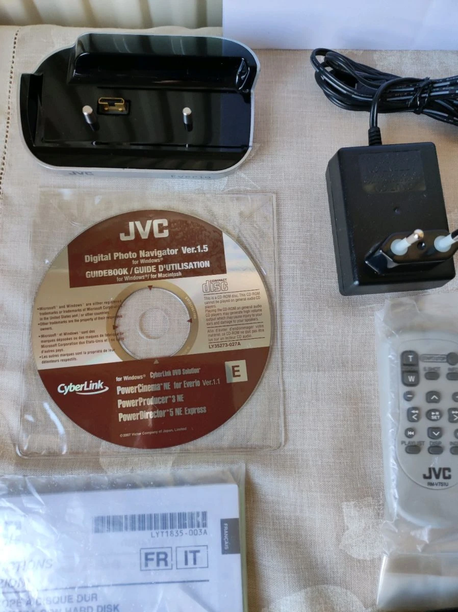 Vendora Βιντεοκάμερα JVC Everio GZ-MG465 BE, σκληρού δίσκου 60GBκαι 32X OPTICAL ZOOM. Με τηλεχειριστήριο , θήκη, βιβλίο οδηγιών και όλα τα παρελκόμενα. Αγοράστηκε το 2011. Άριστη λειτουργία 8 Vendora Βιντεοκάμερα JVC Everio GZ-MG465 BE, σκληρού δίσκου 60GBκαι 32X OPTICAL ZOOM. Με τηλεχειριστήριο , θήκη, βιβλίο οδηγιών και όλα τα παρελκόμενα. Αγοράστηκε το 2011. Άριστη λειτουργία - Image 6