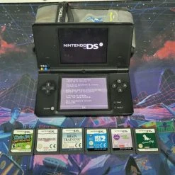 Vendora Nintendo Dsi + Θηκη Pokemon + 6 παιχνίδια