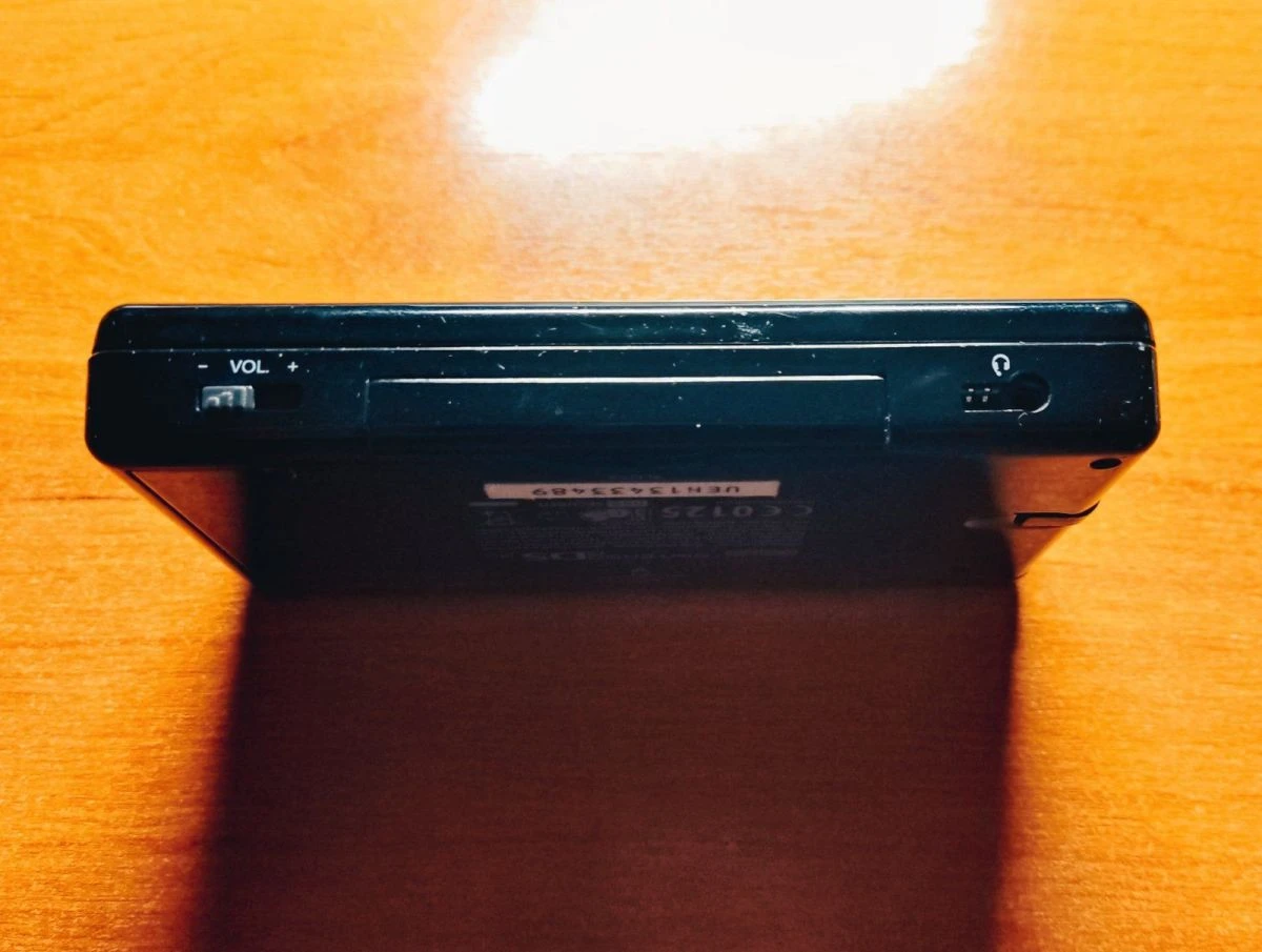 Vendora Nintendo DS Lite σε πολύ καλή κατάσταση Δώρο ΜARIO PARTY 6 Vendora Nintendo DS Lite σε πολύ καλή κατάσταση Δώρο ΜARIO PARTY - Image 4