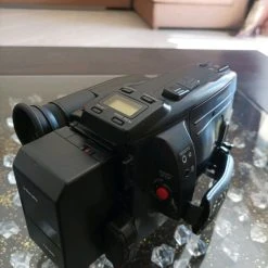 Vendora ΠΩΛΕΙΤΑΙ ΒΙΝΤΕΟΚΑΜΕΡΑ (ΜΕ ΚΑΠΟΙΟ ΠΡΟΒΛΗΜΑ ΛΟΓΟ ΑΚΙΝΗΣΊΑΣ)SONY ΜΕ ΚΑΣΕΤΑ 8×1.16φ37-56mm.CCD-TR50E-PAL(ΜΕ ΦΟΡΤΙΣΤΗ-ΜΠΑΤΑΡΙΑ-ΠΡΟΒΟΛΑΚΙ-ΤΣΑΝΤΑ ΜΕΤΑΦΟΡΑΣ-ΤΙΜΗ 50 ΕΥΡΏ. -vintage object shop 5863b85048433b2f5c660e4065842cb98a13347c xl