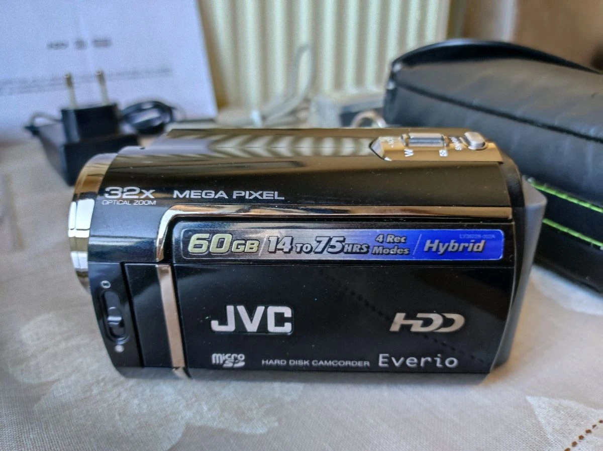 Vendora Βιντεοκάμερα JVC Everio GZ-MG465 BE, σκληρού δίσκου 60GBκαι 32X OPTICAL ZOOM. Με τηλεχειριστήριο , θήκη, βιβλίο οδηγιών και όλα τα παρελκόμενα. Αγοράστηκε το 2011. Άριστη λειτουργία 11 Vendora Βιντεοκάμερα JVC Everio GZ-MG465 BE, σκληρού δίσκου 60GBκαι 32X OPTICAL ZOOM. Με τηλεχειριστήριο , θήκη, βιβλίο οδηγιών και όλα τα παρελκόμενα. Αγοράστηκε το 2011. Άριστη λειτουργία - Image 9