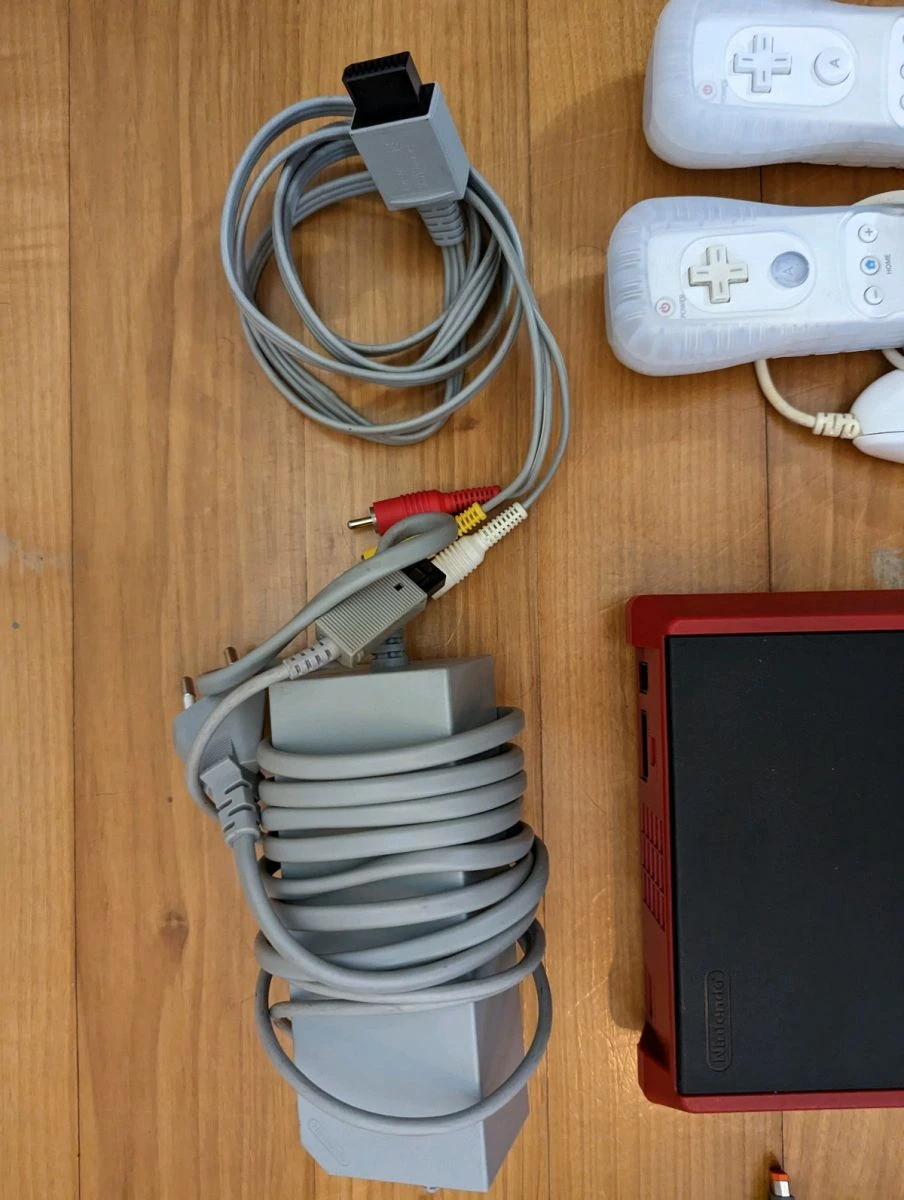 Vendora Nintendo Wii Με 3 χειριστήρια και περασμένα παιχνίδια 7 Vendora Nintendo Wii Με 3 χειριστήρια και περασμένα παιχνίδια - Image 5