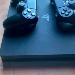 Vendora PS4 Slim με 2 τηλεχειριστήρια και 5 παιχνίδια 11 Vendora PS4 Slim με 2 τηλεχειριστήρια και 5 παιχνίδια -vintage object shop 5d0eaf550830751b71f4fc223f534dec9e34be52 xl