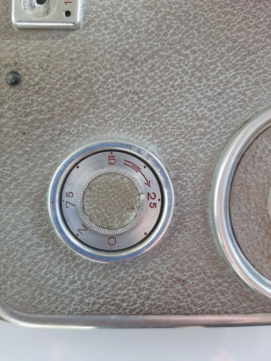 Vendora ΚΑΜΕΡΑ ΛΗΨΗΣ-ΠΡΟΒΟΛΗΣ ADMIRA VINTAGE ΑΠΟ ΤΙΣ ΑΡΧΕΣ ΤΟΥ 20 ΑΙΩΝΑ. ΣΠΑΝΙΟ ΚΟΜΜΑΤΙ, ΚΑΙ ΣΕ ΠΟΛΥ ΚΑΛΗ ΚΑΤΑΣΤΑΣΗ. ΜΕ ΟΛΑ ΤΑ ΕΞΑΡΤΗΜΑΤΑ. 12 Vendora ΚΑΜΕΡΑ ΛΗΨΗΣ-ΠΡΟΒΟΛΗΣ ADMIRA VINTAGE ΑΠΟ ΤΙΣ ΑΡΧΕΣ ΤΟΥ 20 ΑΙΩΝΑ. ΣΠΑΝΙΟ ΚΟΜΜΑΤΙ, ΚΑΙ ΣΕ ΠΟΛΥ ΚΑΛΗ ΚΑΤΑΣΤΑΣΗ. ΜΕ ΟΛΑ ΤΑ ΕΞΑΡΤΗΜΑΤΑ. - Image 10