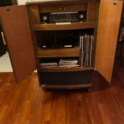 Vendora Ραδιοπικαπ,γερμανικο Polydor,1956,τεσσερα ηχεια και συλλεκτικοι δισκοι βινυλιου 45 και 33 στροφων -vintage object shop 6291aa308c9b90d0a52a6ede65b2faba45a8f686 xl