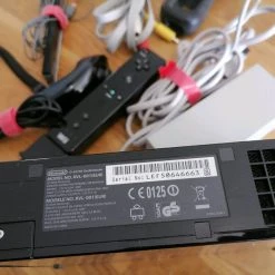 Vendora Wii Έχει χρησιμοποιηθεί 4 με 5 ώρες. -vintage object shop 65c4261ae82cd5cce8efa059c7eca4c6e607ff66 xl