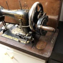 Vendora Ραπτομηχανή χειροκίνητη KAYSER του 1920-30 -vintage object shop 6a73858d4453d93e8de8f05eff3ec76948d42d04 xl