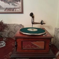 Vendora ΓΡΑΜΜΟΦΩΝΟ ΣΕ ΑΡΙΣΤΗ ΚΑΤΑΣΤΑΣΗ ΜΕ ΠΕΡΙΠΟΥ 60 ΔΙΣΚΟΥΣ ΜΕ ΠΑΛΙΑ ΛΑΙΚΑ ΚΑΙ ΔΗΜΟΤΙΚΑ ΤΡΑΓΟΥΔΙΑ 14 Vendora ΓΡΑΜΜΟΦΩΝΟ ΣΕ ΑΡΙΣΤΗ ΚΑΤΑΣΤΑΣΗ ΜΕ ΠΕΡΙΠΟΥ 60 ΔΙΣΚΟΥΣ ΜΕ ΠΑΛΙΑ ΛΑΙΚΑ ΚΑΙ ΔΗΜΟΤΙΚΑ ΤΡΑΓΟΥΔΙΑ -vintage object shop 6e6cbf0cd6277a7052ee135f20d5d0ceb937332b xl