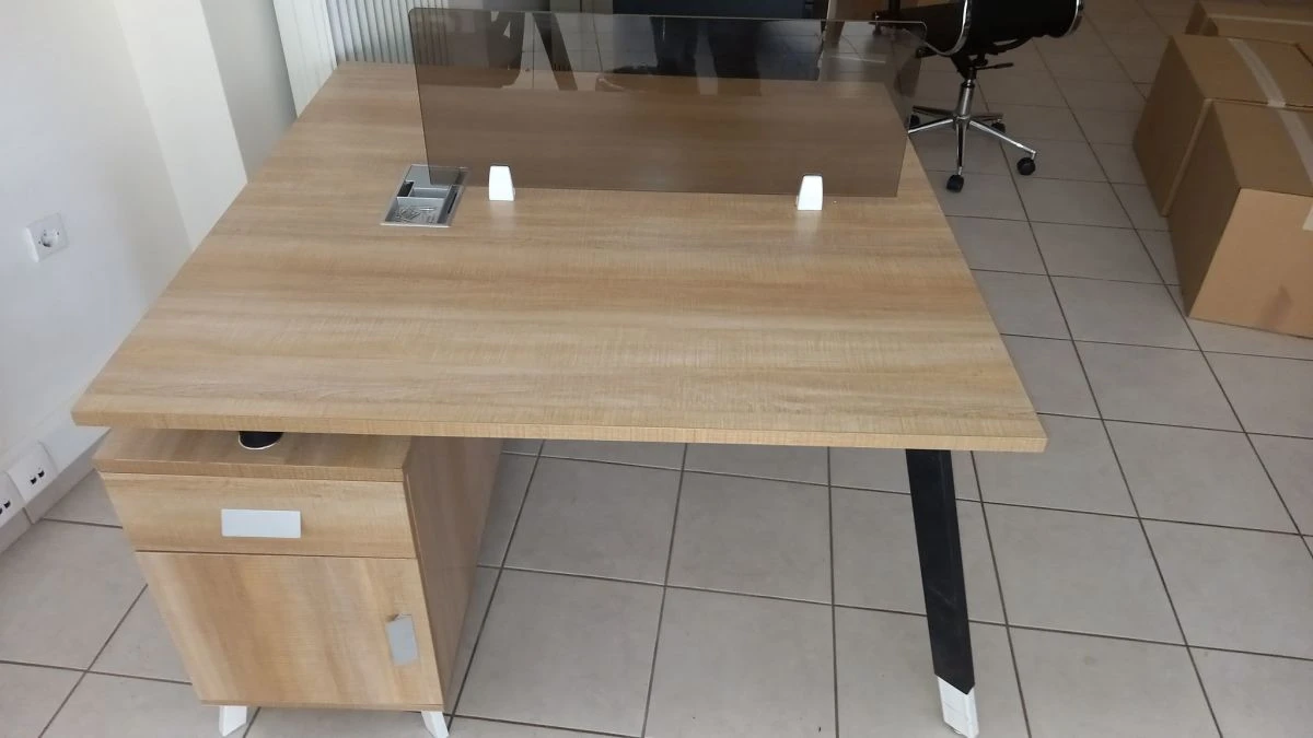 Vendora ΠΩΛΟΎΝΤΑΙ 7 Γραφεία δύο θέσεων εργασίας, 4 Γραφεία μιας θέσης εργασίας και 19 καρέκλες. Πωλούνται μαζί ή ξεχωριστά και βρίσκονται σε άριστη κατάσταση Για τιμή και πληροφορίες παρακαλώ επικοινωνήστε. 4 Vendora ΠΩΛΟΎΝΤΑΙ 7 Γραφεία δύο θέσεων εργασίας, 4 Γραφεία μιας θέσης εργασίας και 19 καρέκλες. Πωλούνται μαζί ή ξεχωριστά και βρίσκονται σε άριστη κατάσταση Για τιμή και πληροφορίες παρακαλώ επικοινωνήστε. - Image 2