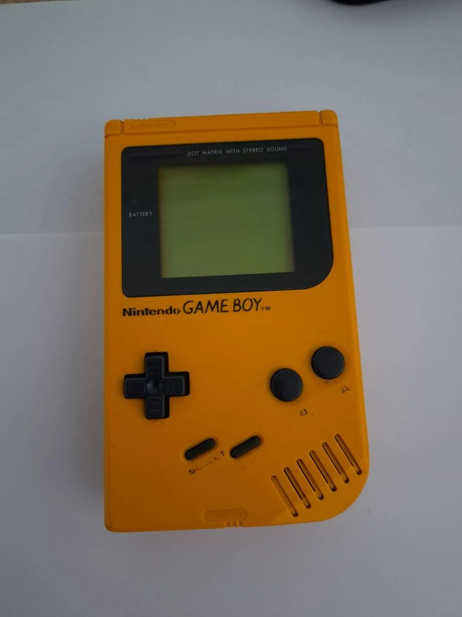 Vendora Game Boy Classic Yellow . 3 Vendora Game Boy Classic Yellow .