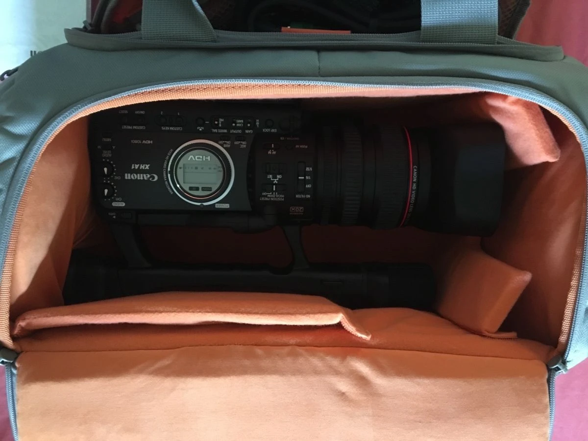 Vendora Camera Canon HDV σχεδόν αχρησιμοποίητη. η κάμερα πρακτικά είναι καινούργια αφού δεν έχει χρησιμοποιηθεί ποτέ. υπάρχουν όλα τα εξαρτήματα και η αυθεντική της Samsonite τσάντα. 13 Vendora Camera Canon HDV σχεδόν αχρησιμοποίητη. η κάμερα πρακτικά είναι καινούργια αφού δεν έχει χρησιμοποιηθεί ποτέ. υπάρχουν όλα τα εξαρτήματα και η αυθεντική της Samsonite τσάντα. - Image 11