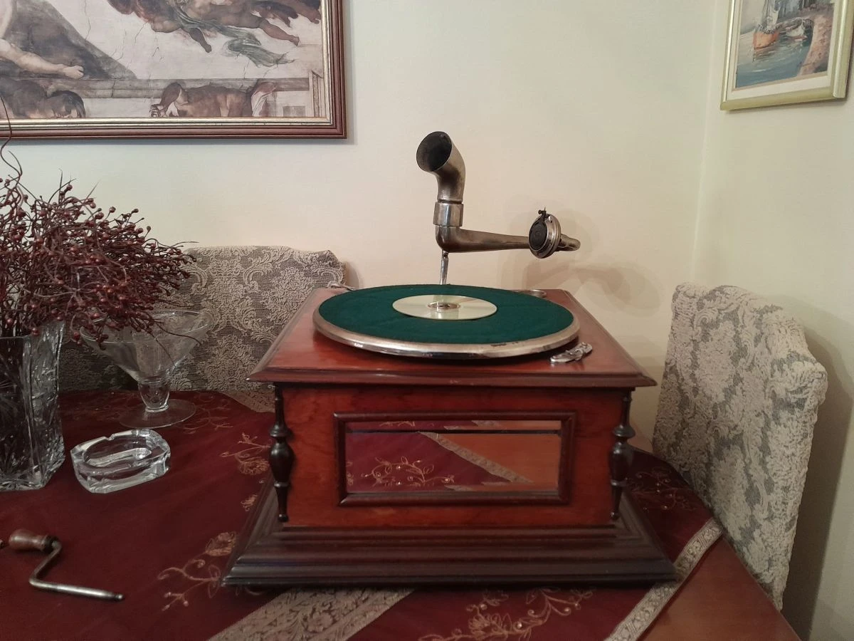 Vendora ΓΡΑΜΜΟΦΩΝΟ ΣΕ ΑΡΙΣΤΗ ΚΑΤΑΣΤΑΣΗ ΜΕ ΠΕΡΙΠΟΥ 60 ΔΙΣΚΟΥΣ ΜΕ ΠΑΛΙΑ ΛΑΙΚΑ ΚΑΙ ΔΗΜΟΤΙΚΑ ΤΡΑΓΟΥΔΙΑ 8 Vendora ΓΡΑΜΜΟΦΩΝΟ ΣΕ ΑΡΙΣΤΗ ΚΑΤΑΣΤΑΣΗ ΜΕ ΠΕΡΙΠΟΥ 60 ΔΙΣΚΟΥΣ ΜΕ ΠΑΛΙΑ ΛΑΙΚΑ ΚΑΙ ΔΗΜΟΤΙΚΑ ΤΡΑΓΟΥΔΙΑ - Image 6