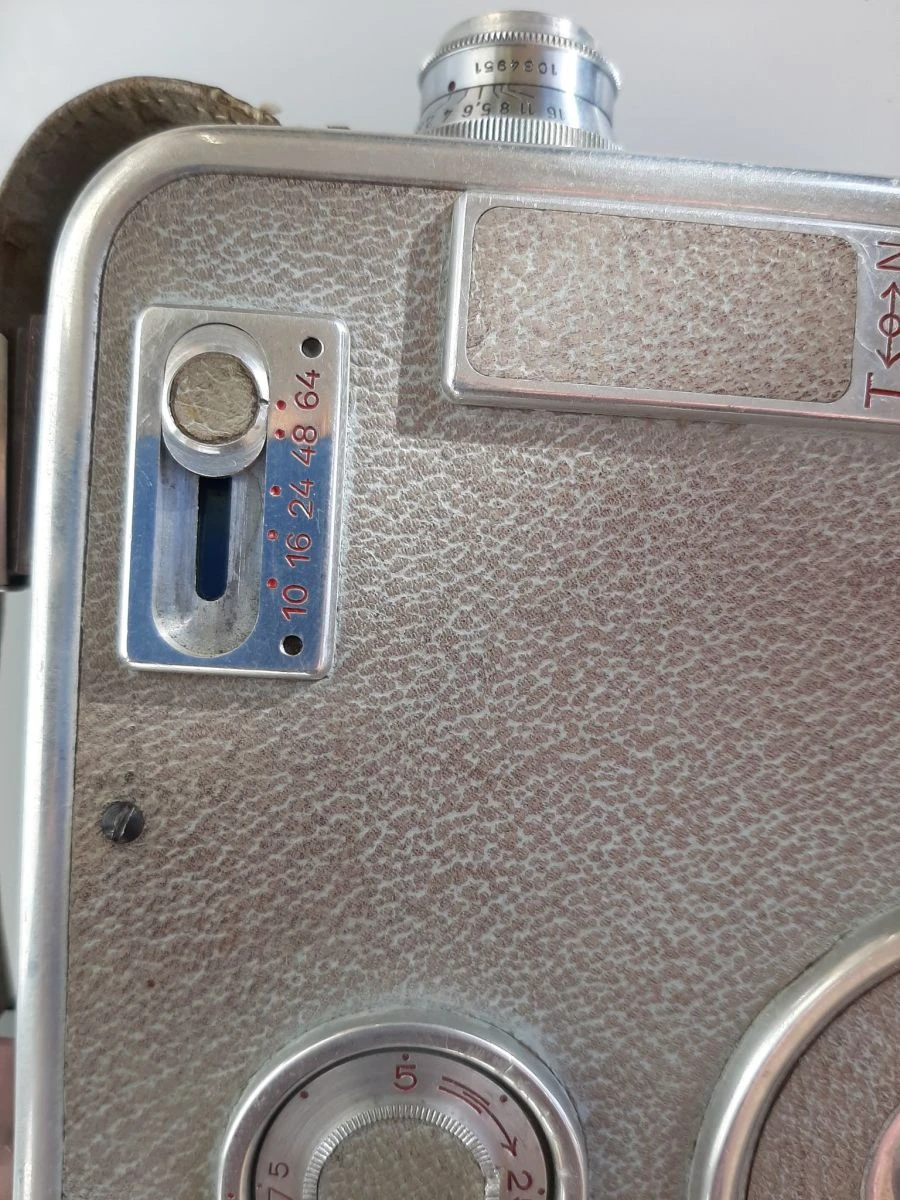 Vendora ΚΑΜΕΡΑ ΛΗΨΗΣ-ΠΡΟΒΟΛΗΣ ADMIRA VINTAGE ΑΠΟ ΤΙΣ ΑΡΧΕΣ ΤΟΥ 20 ΑΙΩΝΑ. ΣΠΑΝΙΟ ΚΟΜΜΑΤΙ, ΚΑΙ ΣΕ ΠΟΛΥ ΚΑΛΗ ΚΑΤΑΣΤΑΣΗ. ΜΕ ΟΛΑ ΤΑ ΕΞΑΡΤΗΜΑΤΑ. 11 Vendora ΚΑΜΕΡΑ ΛΗΨΗΣ-ΠΡΟΒΟΛΗΣ ADMIRA VINTAGE ΑΠΟ ΤΙΣ ΑΡΧΕΣ ΤΟΥ 20 ΑΙΩΝΑ. ΣΠΑΝΙΟ ΚΟΜΜΑΤΙ, ΚΑΙ ΣΕ ΠΟΛΥ ΚΑΛΗ ΚΑΤΑΣΤΑΣΗ. ΜΕ ΟΛΑ ΤΑ ΕΞΑΡΤΗΜΑΤΑ. - Image 9