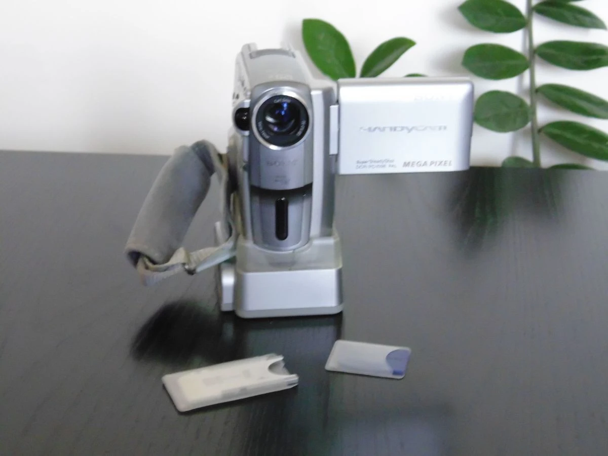 Vendora ΒΙΝΤΕΟΚΑΜΕΡΑ SONY HANDYCAM DCR-PC109E PAL MEGA PIXEL ΜΕ ΦΑΚΟ CARL ZEISS VARIO TESSAR 1,8/3,2-32 6 Vendora ΒΙΝΤΕΟΚΑΜΕΡΑ SONY HANDYCAM DCR-PC109E PAL MEGA PIXEL ΜΕ ΦΑΚΟ CARL ZEISS VARIO TESSAR 1,8/3,2-32 - Image 4