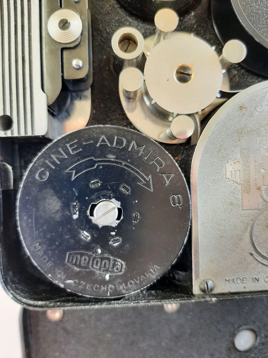 Vendora ΚΑΜΕΡΑ ΛΗΨΗΣ-ΠΡΟΒΟΛΗΣ ADMIRA VINTAGE ΑΠΟ ΤΙΣ ΑΡΧΕΣ ΤΟΥ 20 ΑΙΩΝΑ. ΣΠΑΝΙΟ ΚΟΜΜΑΤΙ, ΚΑΙ ΣΕ ΠΟΛΥ ΚΑΛΗ ΚΑΤΑΣΤΑΣΗ. ΜΕ ΟΛΑ ΤΑ ΕΞΑΡΤΗΜΑΤΑ. 7 Vendora ΚΑΜΕΡΑ ΛΗΨΗΣ-ΠΡΟΒΟΛΗΣ ADMIRA VINTAGE ΑΠΟ ΤΙΣ ΑΡΧΕΣ ΤΟΥ 20 ΑΙΩΝΑ. ΣΠΑΝΙΟ ΚΟΜΜΑΤΙ, ΚΑΙ ΣΕ ΠΟΛΥ ΚΑΛΗ ΚΑΤΑΣΤΑΣΗ. ΜΕ ΟΛΑ ΤΑ ΕΞΑΡΤΗΜΑΤΑ. - Image 5