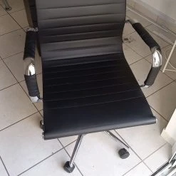 Vendora ΠΩΛΟΎΝΤΑΙ 7 Γραφεία δύο θέσεων εργασίας, 4 Γραφεία μιας θέσης εργασίας και 19 καρέκλες. Πωλούνται μαζί ή ξεχωριστά και βρίσκονται σε άριστη κατάσταση Για τιμή και πληροφορίες παρακαλώ επικοινωνήστε. 19 Vendora ΠΩΛΟΎΝΤΑΙ 7 Γραφεία δύο θέσεων εργασίας, 4 Γραφεία μιας θέσης εργασίας και 19 καρέκλες. Πωλούνται μαζί ή ξεχωριστά και βρίσκονται σε άριστη κατάσταση Για τιμή και πληροφορίες παρακαλώ επικοινωνήστε. -vintage object shop 87468a940309b25e61a5a5e067b2b4694e340b14 xl