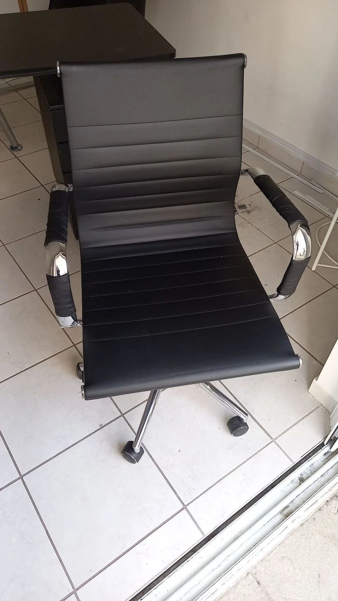 Vendora ΠΩΛΟΎΝΤΑΙ 7 Γραφεία δύο θέσεων εργασίας, 4 Γραφεία μιας θέσης εργασίας και 19 καρέκλες. Πωλούνται μαζί ή ξεχωριστά και βρίσκονται σε άριστη κατάσταση Για τιμή και πληροφορίες παρακαλώ επικοινωνήστε. 10 Vendora ΠΩΛΟΎΝΤΑΙ 7 Γραφεία δύο θέσεων εργασίας, 4 Γραφεία μιας θέσης εργασίας και 19 καρέκλες. Πωλούνται μαζί ή ξεχωριστά και βρίσκονται σε άριστη κατάσταση Για τιμή και πληροφορίες παρακαλώ επικοινωνήστε. - Image 8