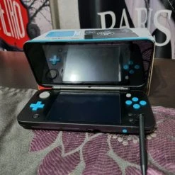 Vendora New Nintendo 2DS XL Τιρκουάζ+Θήκη+Συγκρατήρας+5 Παιχνίδια -vintage object shop 87a1c1eb7571146c350f4e0bca1aac540ca02c62 xl
