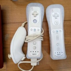 Vendora Nintendo Wii Με 3 χειριστήρια και περασμένα παιχνίδια 12 Vendora Nintendo Wii Με 3 χειριστήρια και περασμένα παιχνίδια -vintage object shop 891780235ec5e0b6ef19415c8fb52e61affb5b0a xl