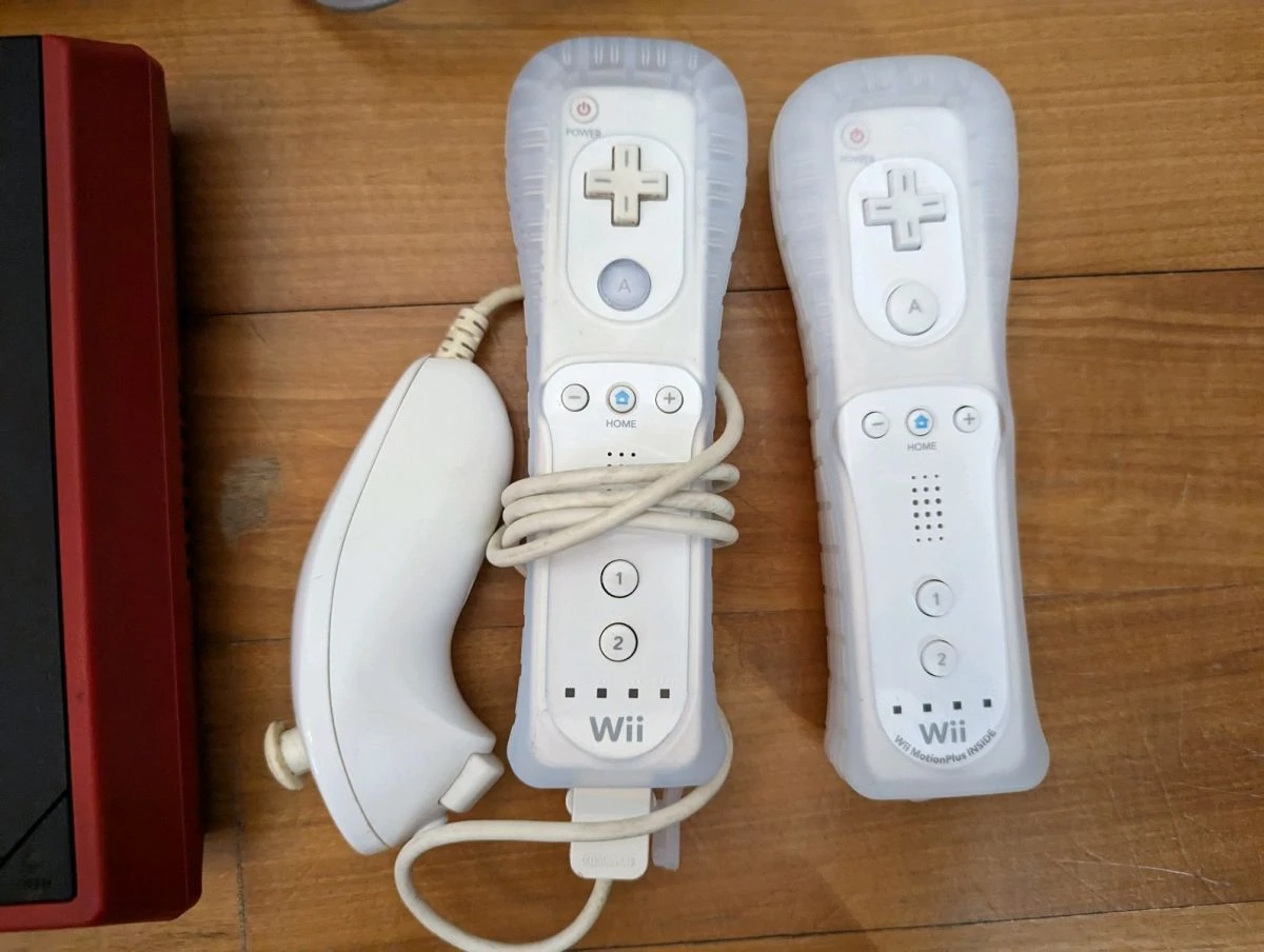 Vendora Nintendo Wii Με 3 χειριστήρια και περασμένα παιχνίδια 4 Vendora Nintendo Wii Με 3 χειριστήρια και περασμένα παιχνίδια - Image 2