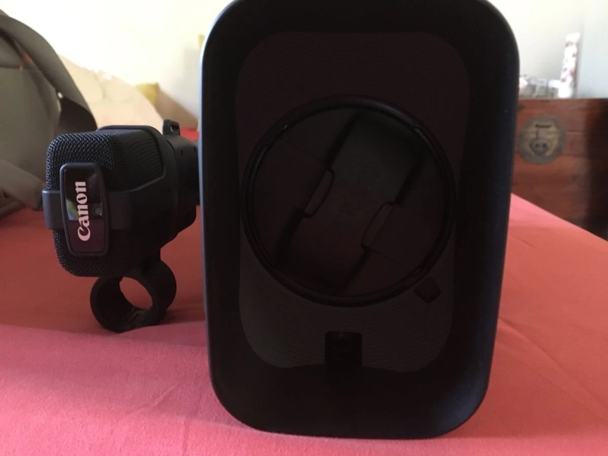 Vendora Camera Canon HDV σχεδόν αχρησιμοποίητη. η κάμερα πρακτικά είναι καινούργια αφού δεν έχει χρησιμοποιηθεί ποτέ. υπάρχουν όλα τα εξαρτήματα και η αυθεντική της Samsonite τσάντα. 8 Vendora Camera Canon HDV σχεδόν αχρησιμοποίητη. η κάμερα πρακτικά είναι καινούργια αφού δεν έχει χρησιμοποιηθεί ποτέ. υπάρχουν όλα τα εξαρτήματα και η αυθεντική της Samsonite τσάντα. - Image 6