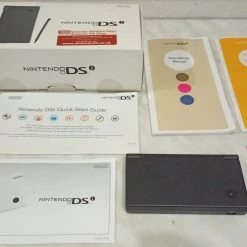 Vendora Nintendo Dsi σαν καινουριο ΣΤΟ ΚΟΥΤΙ ΤΟΥ, κομπλε για συλλεκτη