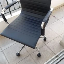 Vendora ΠΩΛΟΎΝΤΑΙ 7 Γραφεία δύο θέσεων εργασίας, 4 Γραφεία μιας θέσης εργασίας και 19 καρέκλες. Πωλούνται μαζί ή ξεχωριστά και βρίσκονται σε άριστη κατάσταση Για τιμή και πληροφορίες παρακαλώ επικοινωνήστε. 21 Vendora ΠΩΛΟΎΝΤΑΙ 7 Γραφεία δύο θέσεων εργασίας, 4 Γραφεία μιας θέσης εργασίας και 19 καρέκλες. Πωλούνται μαζί ή ξεχωριστά και βρίσκονται σε άριστη κατάσταση Για τιμή και πληροφορίες παρακαλώ επικοινωνήστε. -vintage object shop 9b483f994ef7c69441154fddcad5e3aac5f50bcd xl