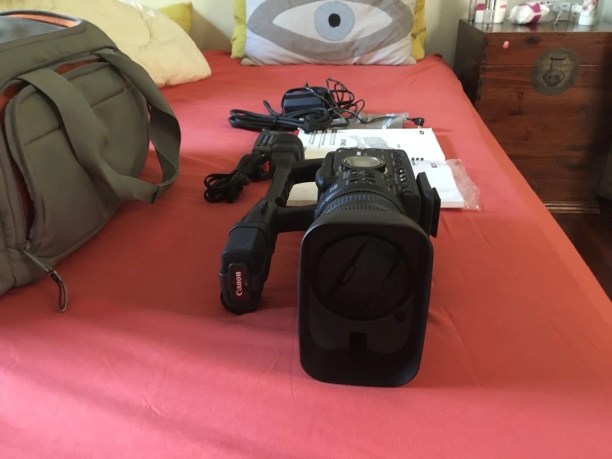 Vendora Camera Canon HDV σχεδόν αχρησιμοποίητη. η κάμερα πρακτικά είναι καινούργια αφού δεν έχει χρησιμοποιηθεί ποτέ. υπάρχουν όλα τα εξαρτήματα και η αυθεντική της Samsonite τσάντα. 9 Vendora Camera Canon HDV σχεδόν αχρησιμοποίητη. η κάμερα πρακτικά είναι καινούργια αφού δεν έχει χρησιμοποιηθεί ποτέ. υπάρχουν όλα τα εξαρτήματα και η αυθεντική της Samsonite τσάντα. - Image 7