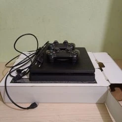 Vendora Sony PlayStation 4 Slim 500GB [Άριστη Κατάσταση] με 2 χειριστήρια,με όλα τα καλώδια και + 9 παιχνίδια -vintage object shop 9dd7228ba330a79c14b0c78abcfeb8175fead4cd xl