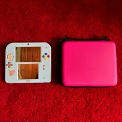 Vendora Nintendo 2DS Pokemon Edition + Pokemon Sun + Hard Case