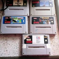 Vendora SNES ΚΟΝΣΌΛΑ ΜΕ 4 ΠΑΙΧΝΙΔΙΑ Κ ΕΝΑ ΧΕΙΡΙΣΤΉΡΙΟ ΚΑΙ ΚΑΛΏΔΙΟ ΓΙΑ ΣΎΝΔΕΣΗ ΜΕ ΤΗΝ ΤΗΛΕΌΡΑΣΗ ΠΛΗΡΩΣ ΛΕΙΤΟΥΡΓΙΚΌ -vintage object shop a12441bd474c34deca37b4df2d972b6121df1f4f xl