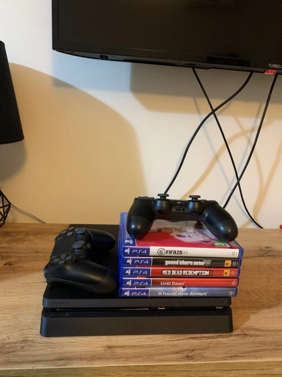 Vendora PS4 + Games + 2 Controllers 4 Vendora PS4 + Games + 2 Controllers - Image 2