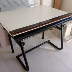 Vendora Σχεδιαστήριο με μεταλλική ρυθμιζόμενη βάση